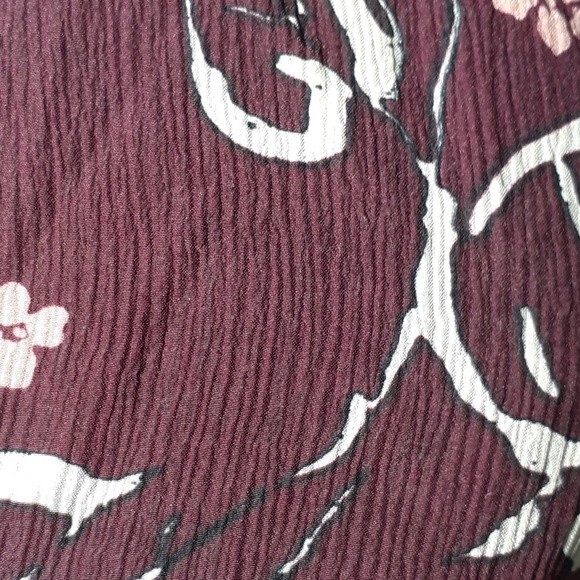 i.e. Silk shirt ie m 8 petite 8p pm mp burgundy red top blouse paisley floral - Picture 5 of 6